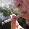 Voor rokers geldt dat het risico op het ontwikkelen van LMD waarbij het gezichtsvermogen wordt aangetast twee tot drie keer groter is vergeleken met mensen die nog nooit gerookt hebben